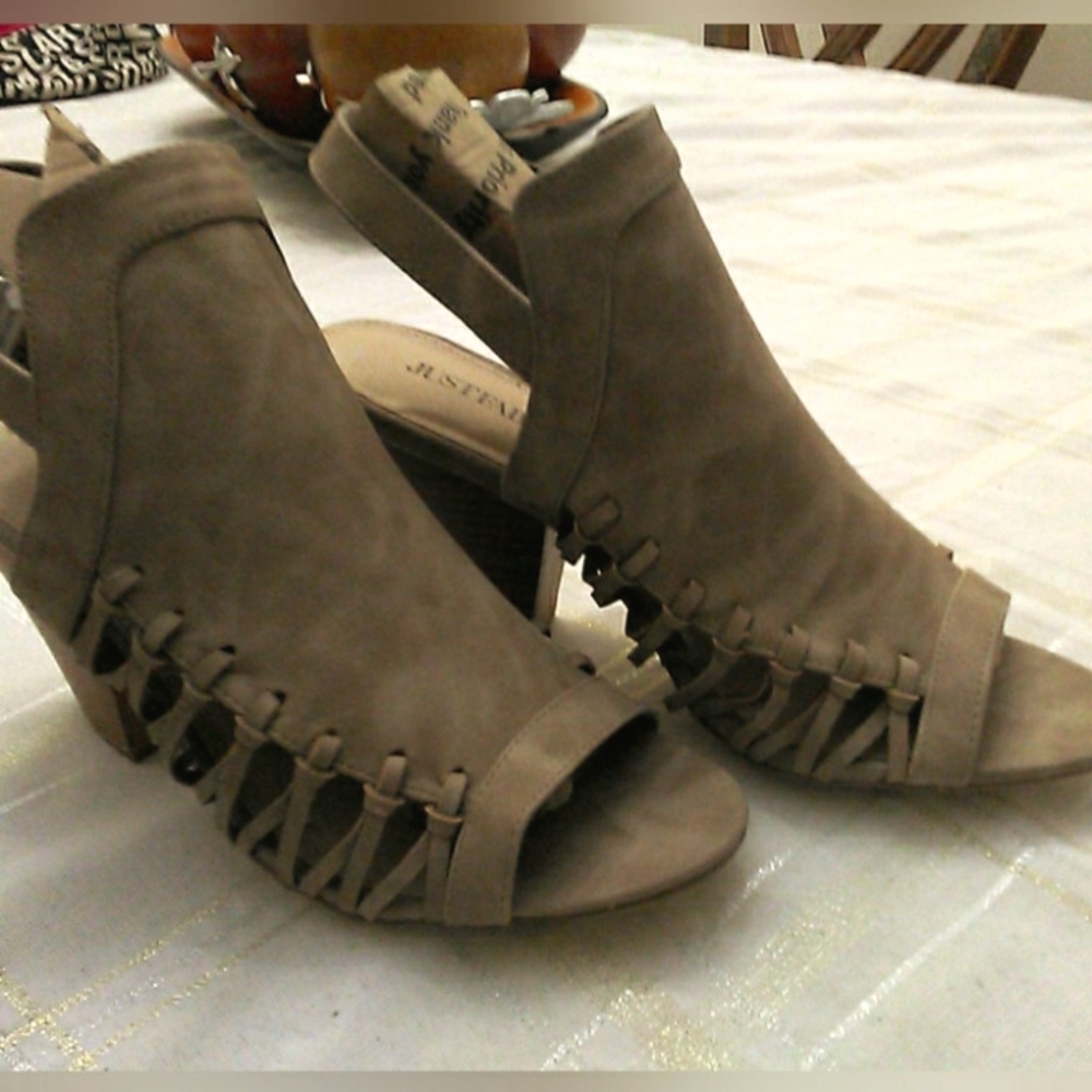 BNWOT JUST FAB HEELS SZ. 10 ( 4 IN. HEEL) OPEN SIDES COMFORTABLE ADJUSTABLE